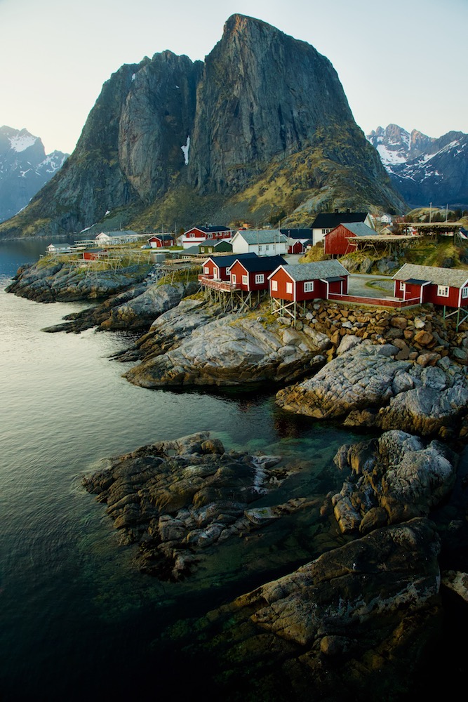 Cute coloured houses in the Norwegian fjords - Photo by Silvia Ribeiro on Scopio