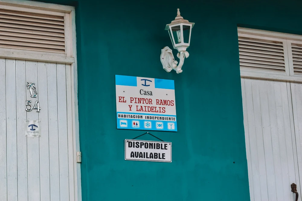The official sign that distinguishes a casa particular in Cuba