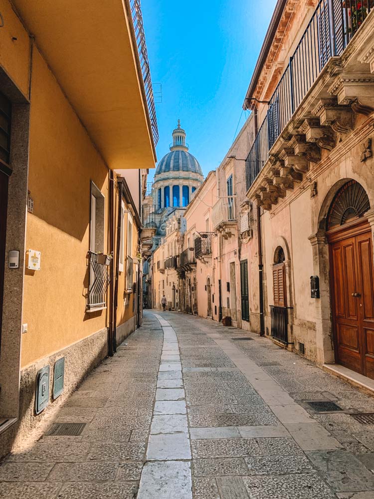 Wandering the streets of Ragusa Ibla early in the morning