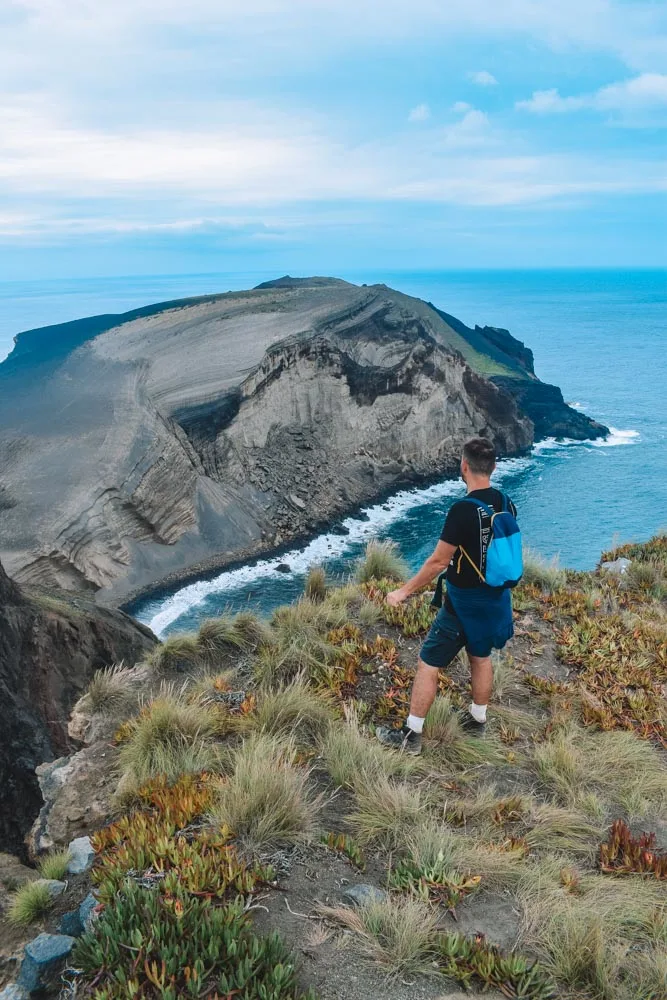 Hiking along the rim of a volcano of the Cabeco do Canto hike on Faial Island