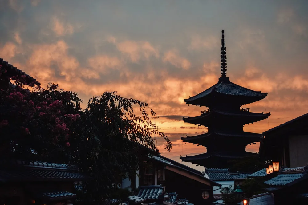 Sunset at the Hokanji temple pagoda in Kyoto