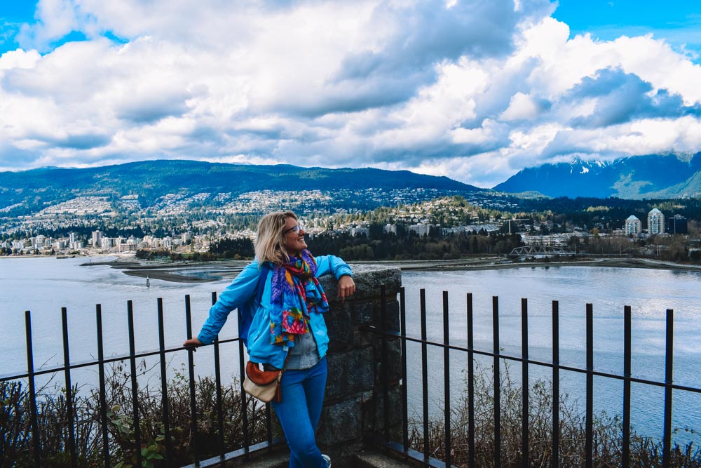 Apreciando a vista do Stanley Park, em Vancouver