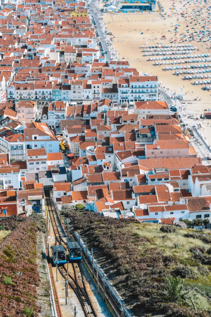 The two Nazaré funiculars driving past each other