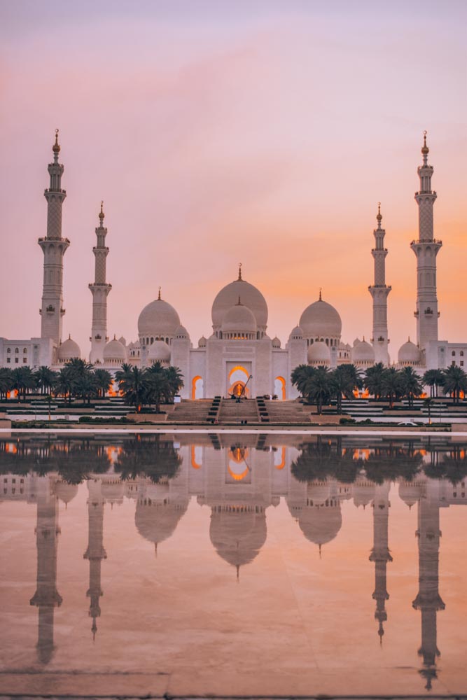 The famous Sheikh Zayed Grand Mosque in Abu Dhabi at sunset
