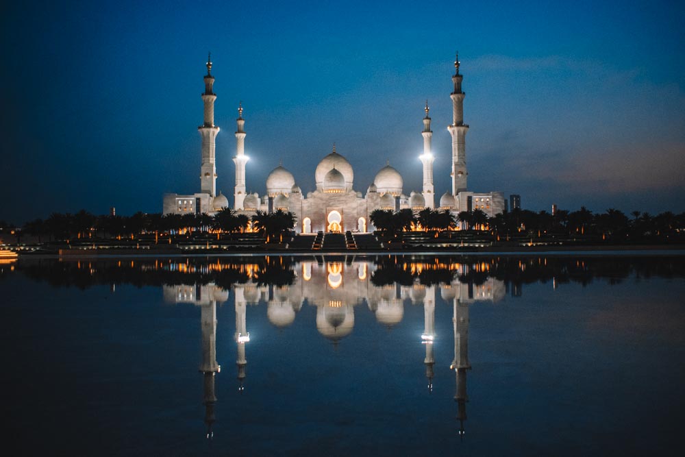 Sheikh Zayed Grand Mosque in Abu Dhabi lit up for the night