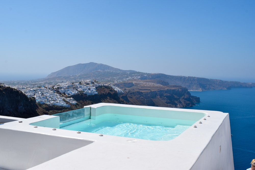 A jacuzzi tub with view in Imerovigli, Santorini