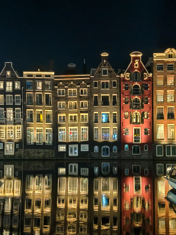 Canal views in Amsterdam by night