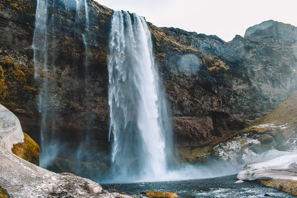 Experience the magic of the Seljalandsfoss falls