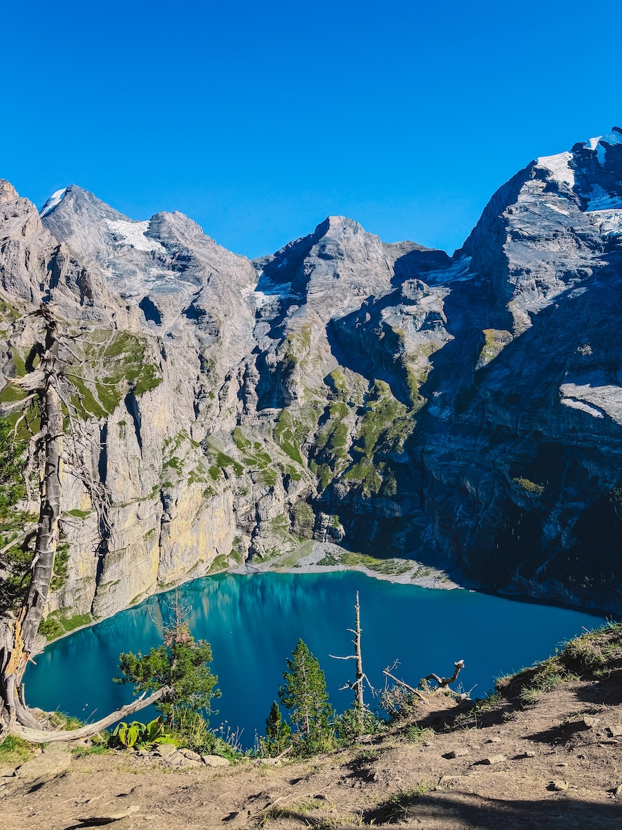 The beautiful view over Oeschinensee Lake